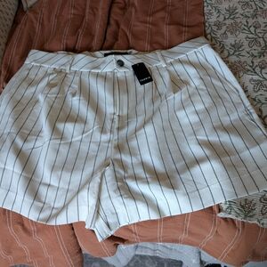 Torrid White Striped Women's Shorts